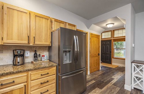 Ronald House | 1PM Check-In+Pool Access | Affordable, Family Friendly+PetsOK | Lake Nearby