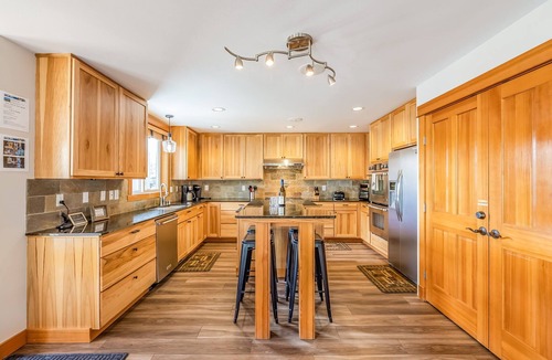 Ronald House | 1PM In/Out- Affordable Gem–Pet Friendly/Spa+GmRm+Pool Access
