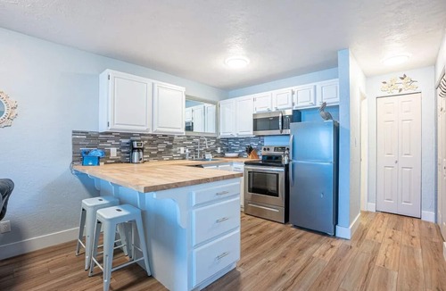 Newport Condo | 1st floor Oceanfront studio with king bed, AC & hot tub