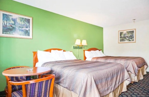 Ashburn Hotel | 2 Accommodations near Turner County Fairground | 2 Queen Beds | Free Parking