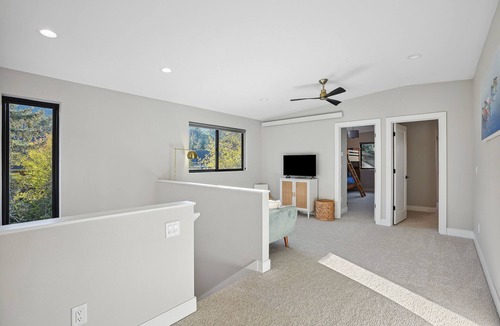 Rockaway Beach House | 2 acre Retreat-walk to beach/hot tub/sauna