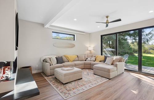 Rockaway Beach House | 2 acre Retreat-walk to beach/hot tub/sauna