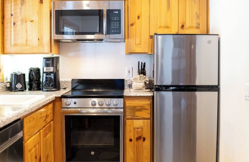 Tahoya Shores Hotel | 2 BDR Suite | Kitchen, Outdoor Pool, Free Parking | Near Lake Tahoe Beach
