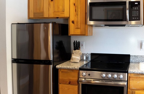 Tahoya Shores Hotel | 2 BDR Suite | Kitchen, Outdoor Pool, Free Parking | Near Lake Tahoe Beach