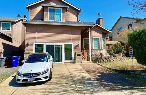 Hillsboro House | 2 BDRM HOUSE near Intel, Nike, Sea Side, Mall, PCC