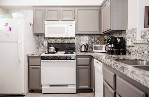 Rhodes Ranch House | 2 Bed 2 Bath - Beautiful Pool, Gym, Game Room