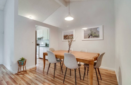 Olde Solana Beach Condo | 2 Bed 2 bath walk to beach and fiber internet 1500 sq ft