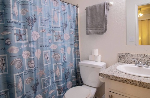 Porterville Apartment | 2 bedroom 2 bath apartment near main street
