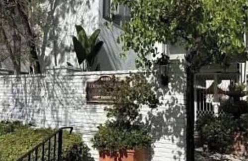 Encino House | 2 bedroom 2 bathroom home perfect for family.