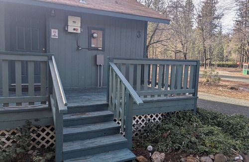 Kelseyville Cabin | 2-bedroom cabin in beautiful Loch Lomond with in-unit laundry