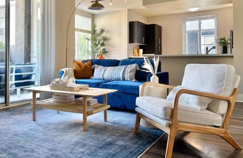 Pico Apartment | 2-Bedroom Condo in Santa Monica, CA - 15 Mins to LAX