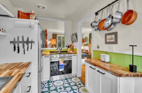 Central District House | 2-bedroom house, close to the city with Hot Tub
