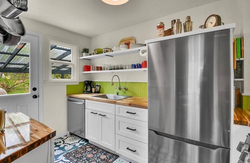 Central District House | 2-bedroom house, close to the city with Hot Tub