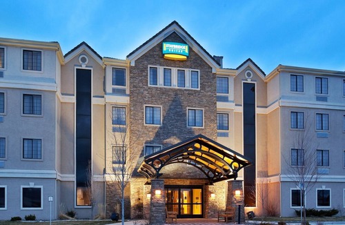 Reno/Tahoe Airport Condo | 2-Bedroom King & Queen Suite | Free Breakfast & Pool