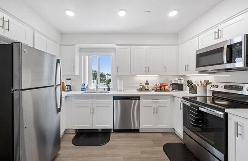 Crown Point Apartment | 2 Blocks to Beach! King Beds, Fast Wi-Fi, Parking