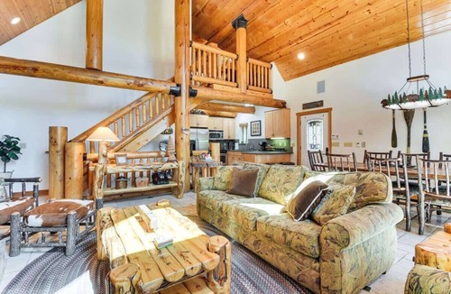 Arnold House | 2 Cabins! Sleeps 17, Ping Pong, Gas Fire Pit & BBQ