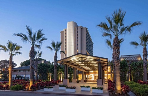 San Diego Hotel | 2 Connecting Suites at a 4⭐️ Hotel