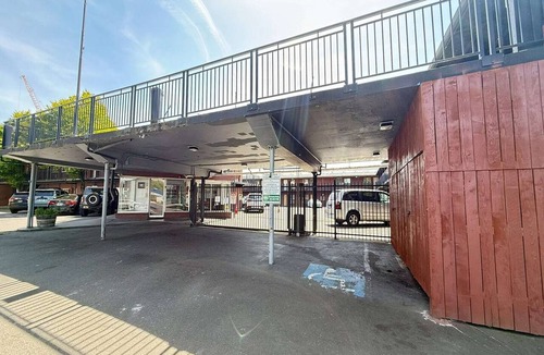 Hollywood District Apartment | 2 Double Beds Non-Smoking with Studio