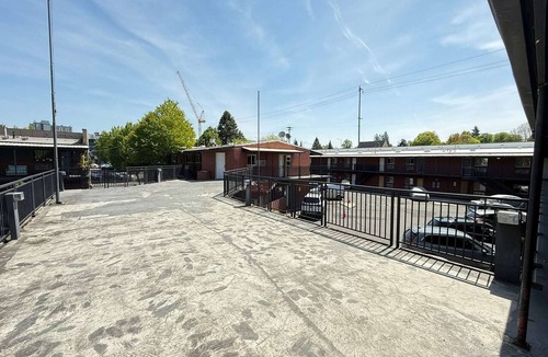 Hollywood District Apartment | 2 Double Beds Non-Smoking with Studio