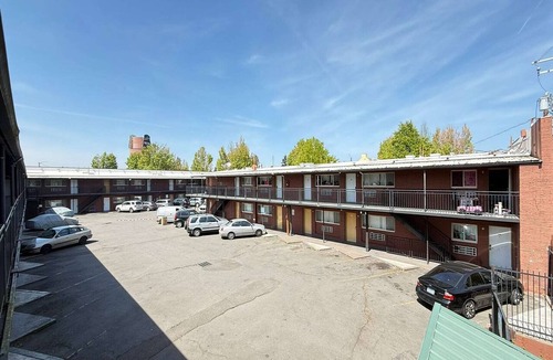 Hollywood District Apartment | 2 Double Beds Non-Smoking with Studio