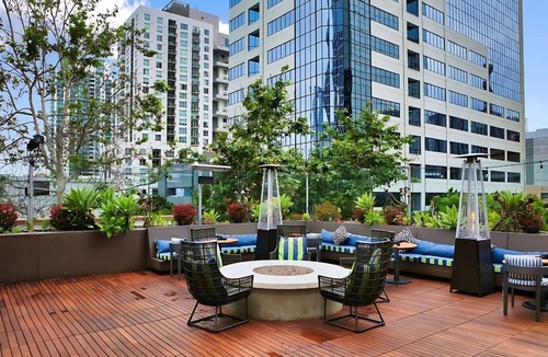 Downtown San Diego Hotel | 2 Elegant Rooms w/Oversize Desk & Coffee Maker – 1 Mile to Convention Center