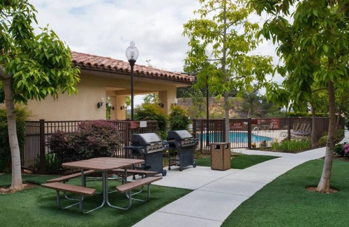 Thousand Oaks House | 2 Family-friendly Units with Kitchens! Pets Allowed! Outdoor Swimming Pool!