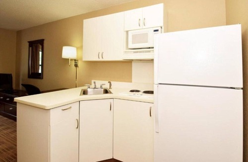 Kent Apartment | 2 Full Beds | Non-Smoking, Kitchen