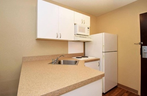 Kent Apartment | 2 Full Beds | Non-Smoking, Kitchen