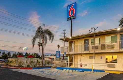 San Bernardino Apartment | 2 Full Beds | Smoking