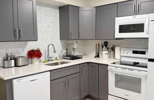 Manito Apartment | 2 King beds Queen Sleeper Sacred Hear Downtown