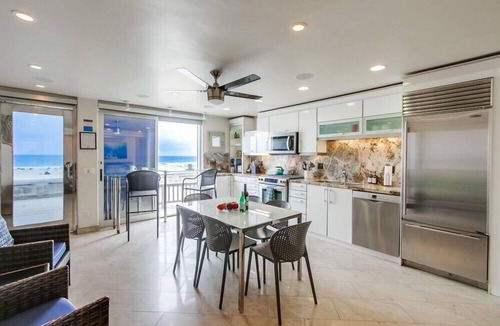 Mission Beach House | 2 Levels of Ocean Front * AC * Exclusive Balcony