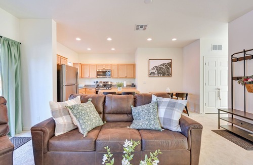 Flagstaff Cottage | 2 Mi to Dtwn Flagstaff: Home w/Balcony!
