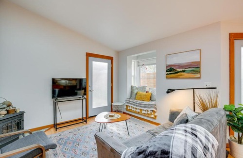 Southeast Eugene Apartment | 2 Mi to UO: Cozy Retreat in Eugene!