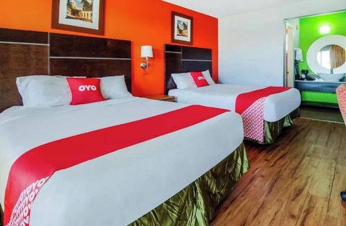 Ridgecrest Hotel | 2 Private Rooms w/2 Queen Beds & Microwave Near Helmers and Upjohn Parks!