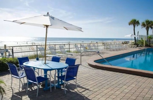 Schulte Park Condo | 2 queen bed studio w/kitchenette, pool, tiki bar