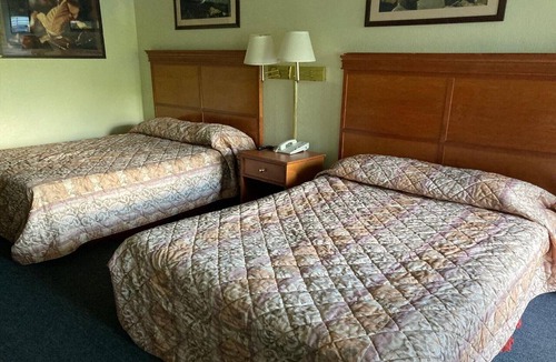 Stevenson Hotel | 2 Queen Beds Accessible Non-Smoking