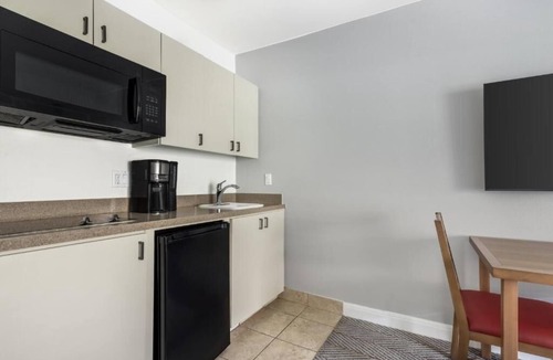 Canyon Corridor Hotel | 2 Rooms Retreat with Balcony & Scenic Views for Leisure and Comfort