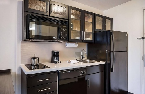 North Mountain Hotel | 2 Spacious Good-Value Accommodations! Outdoor Pool, Pet-Friendly