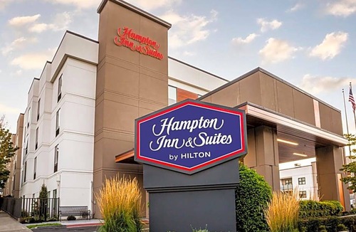 Lower Queen Anne Hotel | 2-Star Hotel ∙ Hampton Inn & Suites Seattle-Downtown