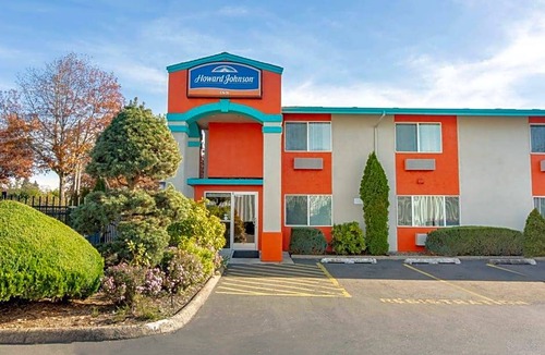 Southeast Salem Hotel | 2-Star Hotel ∙ Howard Johnson by Wyndham Salem
