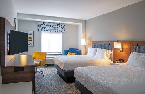 Van Nuys Hotel | 2-Star Hotel ∙ Hampton Inn & Suites Sherman Oaks