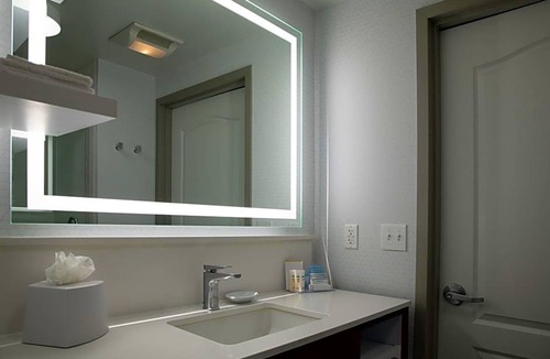 Van Nuys Hotel | 2-Star Hotel ∙ Hampton Inn & Suites Sherman Oaks