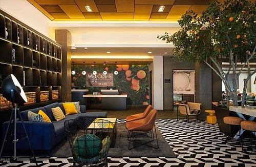 Van Nuys Hotel | 2-Star Hotel ∙ Hampton Inn & Suites Sherman Oaks