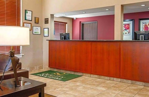 Springfield Hotel | 2-Star Hotel ∙ Quality Inn & Suites Springfield
