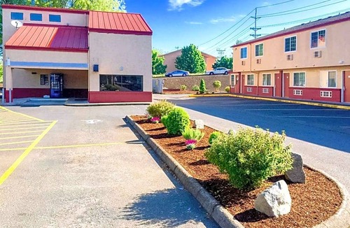 Corvallis Hotel | 2-Star Hotel ∙ Rodeway Inn Willamette River