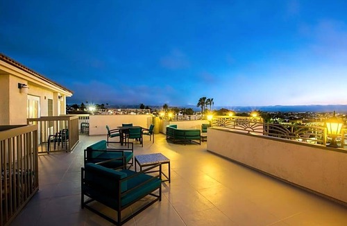 Hermosa Beach Hotel | 2-Star Hotel ∙ Hampton Inn & Suites Hermosa Beach