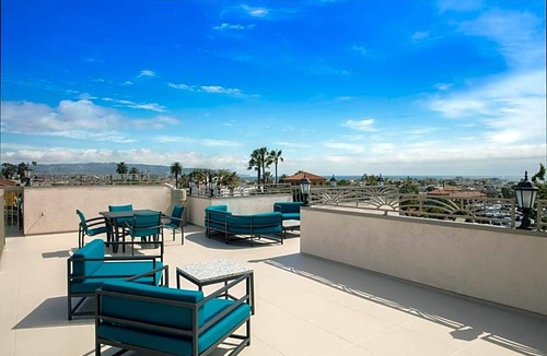 Hermosa Beach Hotel | 2-Star Hotel ∙ Hampton Inn & Suites Hermosa Beach