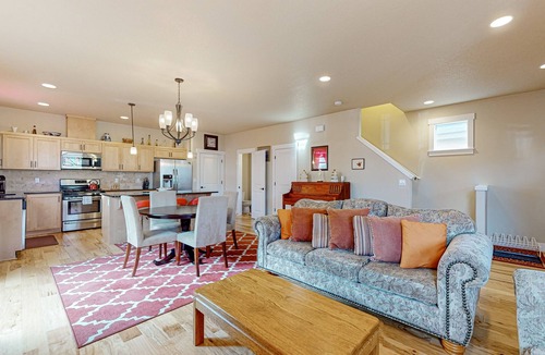 Beaverton House | 2-story home in great location with fireplace, grill, fast WiFi, & streaming