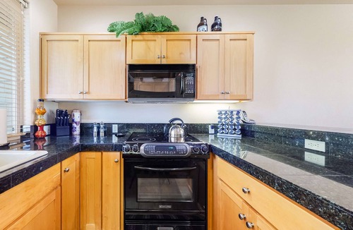 Redmond Condo | 2-Story Home withPatio, Gas Grill, Gas Fireplace, Free WiFi, Shared Pools, Hot Tub