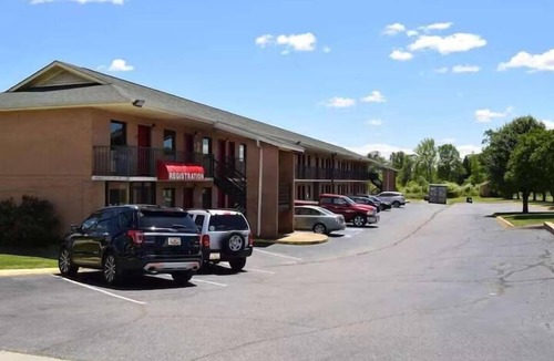 Richburg Hotel | 2 Value-Driven Rooms Near Pinetuck Golf Course